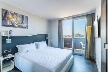 Junior Suite, 1 King Bed, Terrace, City View