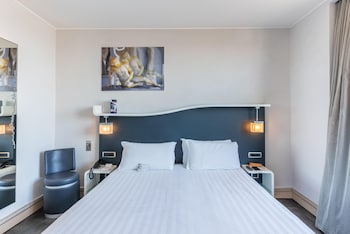Junior Suite, 1 King Bed, Terrace, City View