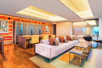 Prince Gallery Suite with Club Lounge Access