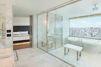 Prince Gallery Suite with Club Lounge Access