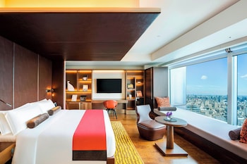 Grand Deluxe Premier King with Club Lounge Access