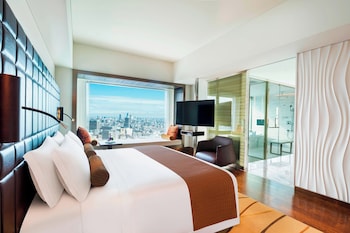 Prince Gallery Suite with Club Lounge Access