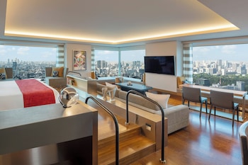 Designer's Suite with Club Lounge Access
