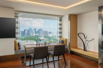 Designer's Suite with Club Lounge Access