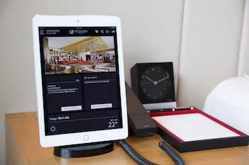 Club Deluxe King with Club Lounge Access