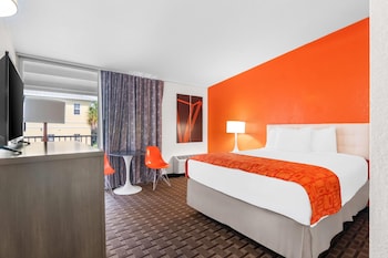 Standard Room, 1 Queen Bed