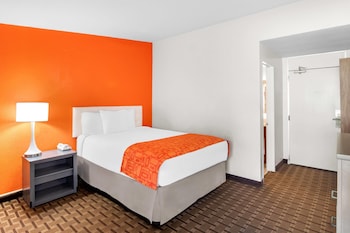 Standard Room, 1 Queen Bed