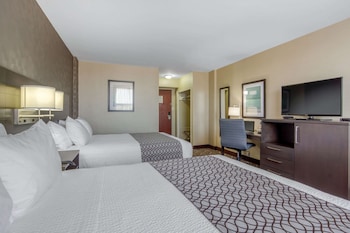 Business Room, 2 Queen Beds, Non Smoking (Upgrade)