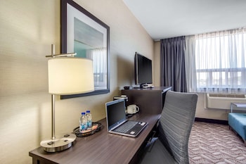 Business Room, 1 Queen Bed, Non Smoking (Upgrade)