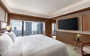 Urban Jungle Suite, Connecting Rooms, Children Amenities, Lounge Access, High Floor, City View