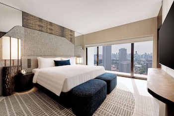 Skyline Suite Non Smoking 1 Double Bed City View