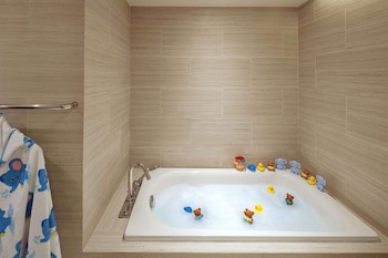 Urban Jungle Suite, Connecting Rooms, Children Amenities, Lounge Access, High Floor, City View