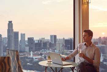 Pacific Club Studio, 1 King Bed, Marina Bay View, Lounge Access, High Floor