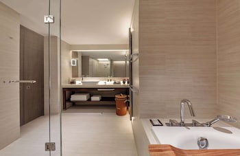 Premier Suite Non-Smoking 1 Double Bed City View