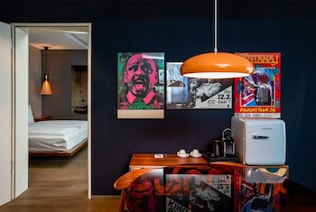 Suite (Studio 45)