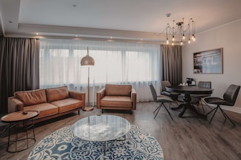 Suite (Corner)