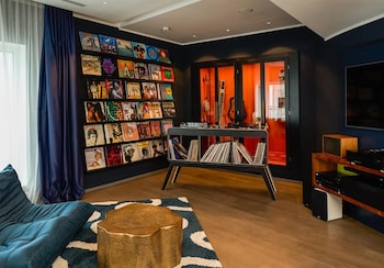 Suite (Studio 45)
