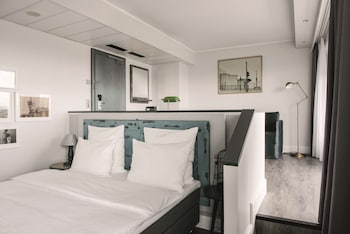 Suite (One Bedroom)