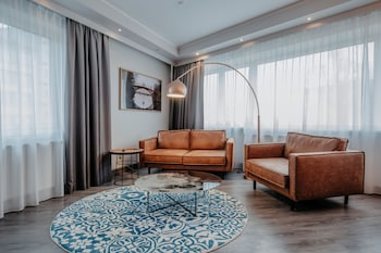 Suite (Corner)
