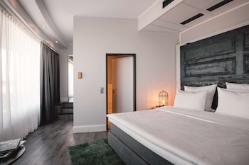 Suite (One Bedroom)