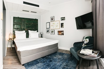 Suite (One Bedroom)