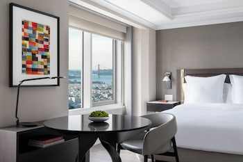 Premier Room, 1 King Bed (Bridge View)