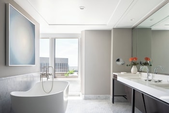 Signature Suite, Terrace (Skyline)