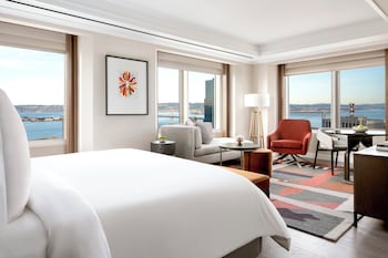 Studio Suite, 1 King Bed (Golden Gate View)