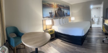 Room, 1 King Bed, Accessible, Non Smoking (Mobility/Hearing/Tub w/Grab Bars)