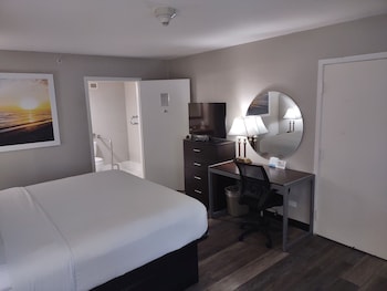Room, 1 King Bed, Accessible, Non Smoking (Mobility/Hearing/Tub w/Grab Bars)