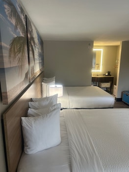 Room, 2 Queen Beds, Non Smoking (Pet Friendly)