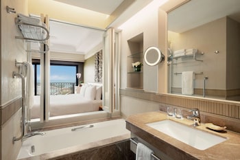 Panoramic Sea View King Room