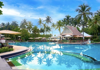 Deluxe Pool View King Room
