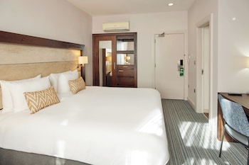Deluxe Room, 1 King Bed