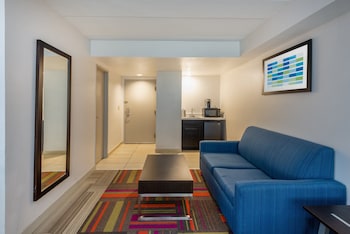 Premium Room, 1 King Bed, Jetted Tub