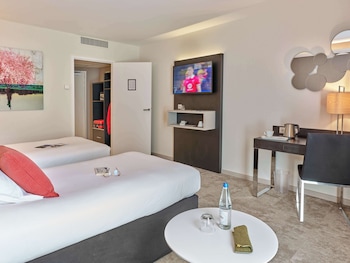 Comfort Room, 2 Twin Beds, Non Smoking (Larger Room)