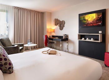Comfort Room, 1 Queen Bed, Non Smoking (Larger Room)
