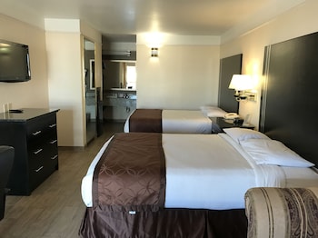 Room, 2 Queen Beds, Smoking