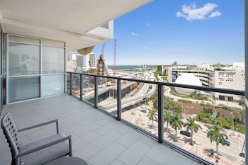 Deluxe Double Queen Bay View with Balcony