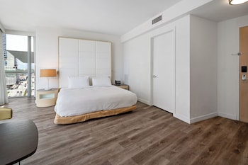 Corner Partial Bay View King