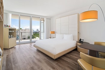 Bay View ADA King with Balcony