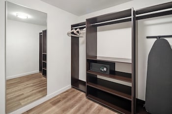 Deluxe Bay View King with Balcony