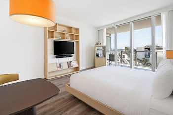 Bay View ADA King with Balcony