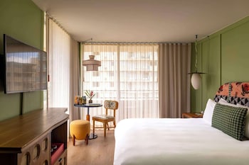 Room, 1 King Bed, Corner (with Lanai)
