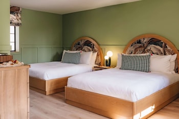 Studio, 2 Queen Beds (Pool House)