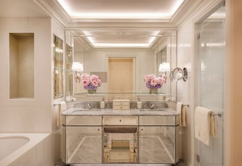 Deluxe Suite, 1 King Bed