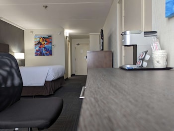 Standard Room, 1 Queen Bed, Non Smoking