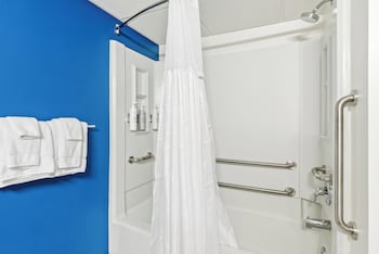 Room, 1 King Bed, Accessible, Bathtub (Mobility)