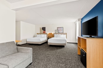 Room, 2 Queen Beds, Accessible, Bathtub (Mobility)