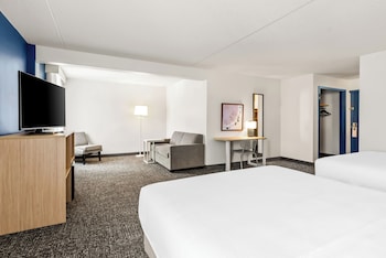 Room, 2 Queen Beds, Accessible, Bathtub (Mobility)